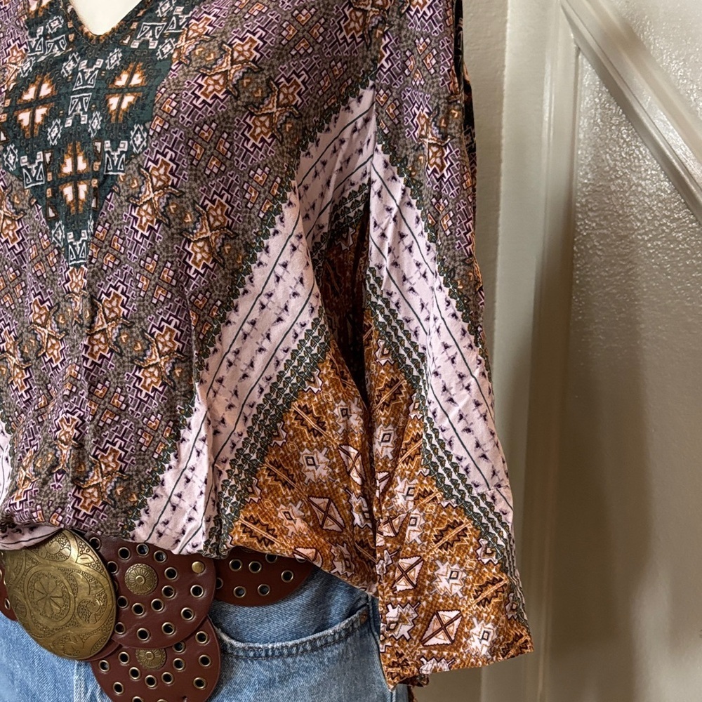 Bohemian V-Neck Patterned Top 🤩 - Picture 3 of 10